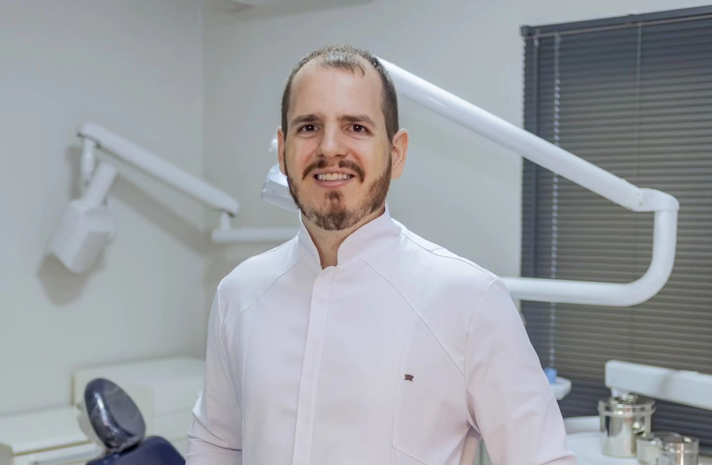 Dr. Rafael Faé, cirurgião dentista especialista em implantodontia